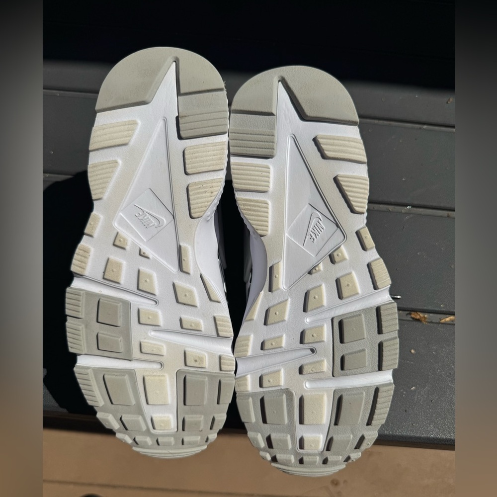Nike Air Huarache Run Womens Shoes SZ 7Y/8.5W Black Leopard Print White - Picture 6 of 7